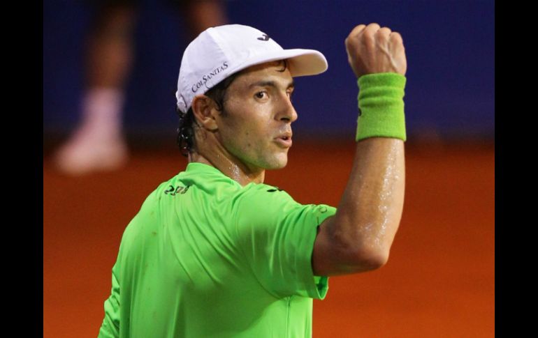 El tenista colombiano Giraldo festeja su triunfo luego de haber perdido el primer set de su duelo ante Ramírez. EFE /