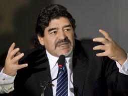 El ex futbolista argentino Diego Armando Maradona dijo ser inocente de la acusación de evasión fiscal que le hace la justicia italiana. AFP /