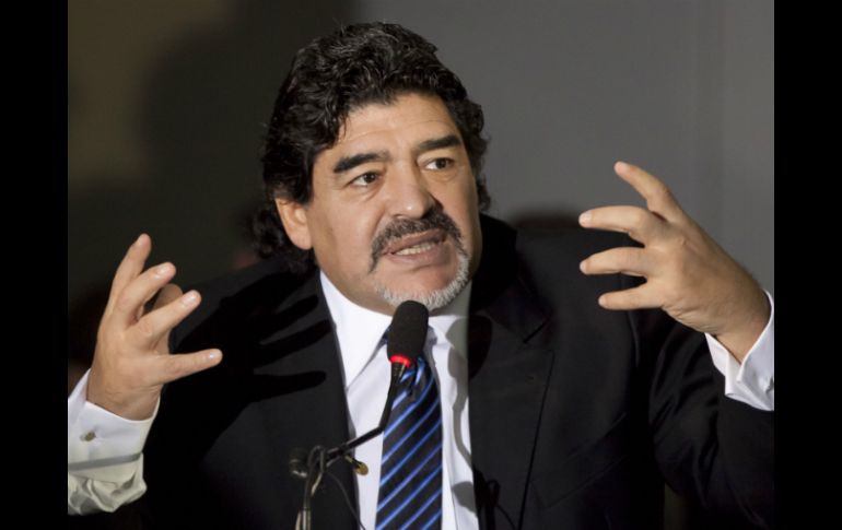 El ex futbolista argentino Diego Armando Maradona dijo ser inocente de la acusación de evasión fiscal que le hace la justicia italiana. AFP /