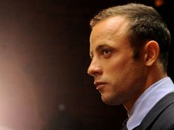 El atleta Oscar Pistorius se hospeda en el domicilio de su tío Arnold, después de que le concediera libertad bajo fianza. AP /