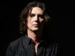 Saúl Hernández, líder de Caifanes, se dijo emocionado junto con el resto de sus compañeros por iniciar esta gira. ARCHIVO /