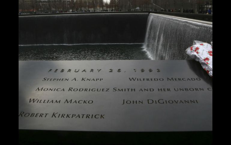 Aspecto de la placa conmemorativa con los nombres de las víctimas. AP /