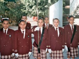 Alumnas integrantes de la escolta.  /