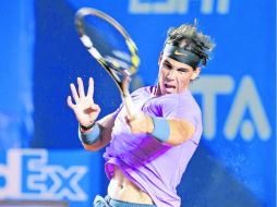 Triunfal. Rafael Nadal devuelve la pelota durante su debut en el torneo de Acapulco. EFE /