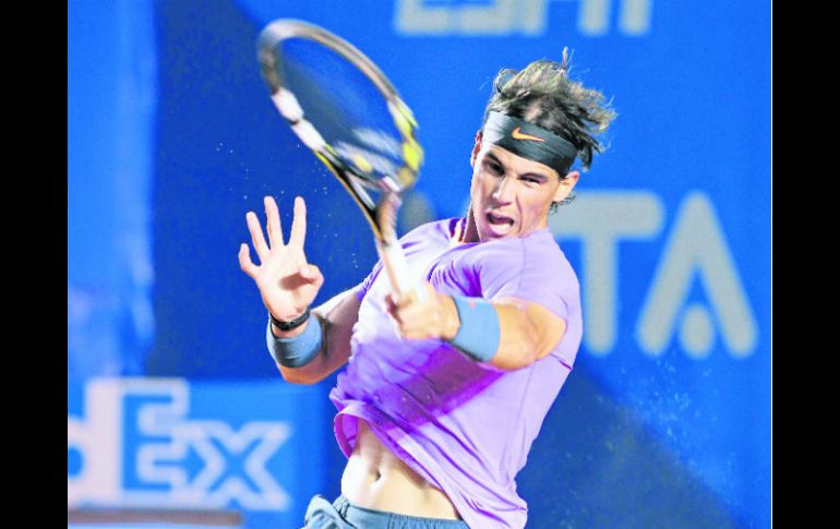 Triunfal. Rafael Nadal devuelve la pelota durante su debut en el torneo de Acapulco. EFE /