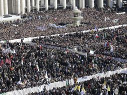 Cerca de 80 mil personas se dieron cita a la audiencia general de Benedicto XVI a un día de que haga efectiva su renuncia. AP /