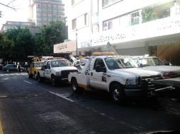 Agentes de vialidad apoyan con el tránsito vehicular en la zona.  /