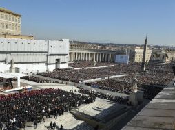 Vista de los peregrinos asistentes a la última audiencia pública del Papa Benedicto XVI. EFE /