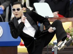 Psy le recordó que la península de Corea está dividida en dos países desde hace más  de medio siglo. AP /