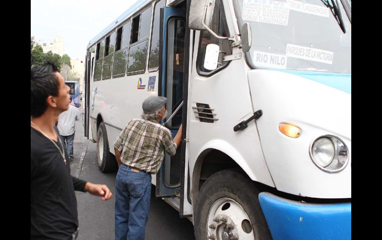 El número de la SVyT para reportar anomalías en el cobro del pasaje del transporte público es 3819 2400, extensión 17024. ARCHIVO /