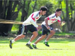 Preocupación. Rafa Márquez Lugo (izquierda) entrenó el lunes al 100% en Las Cañadas, pero ayer ya no concluyó el entrenamiento. EL INFORMADOR /