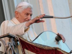 A las ocho de la tarde local, Benedicto XVI dejó oficialmente el puesto como el sucesor 265 del apóstol Pedro. EFE /