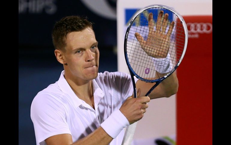 Tomas Berdych celebra con la tribuna su pase a la final del torneo en Dubai. AFP /