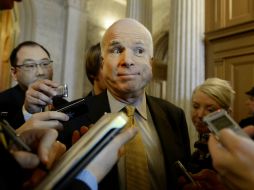 McCain se declara complacido por informar y recibir opiniones y recomendaciones sobre el tema inmigratorio. ARCHIVO /