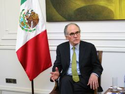 El aspirante a director general de la OMC ofrece una rueda de prensa en la embajada mexicana de Londres. NTX /