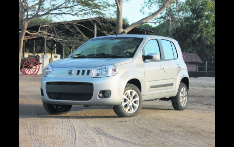 Fiat uno. Este es el auto de entrada al portafolio de productos, con un precio desde 159 mil 900 pesos.  /