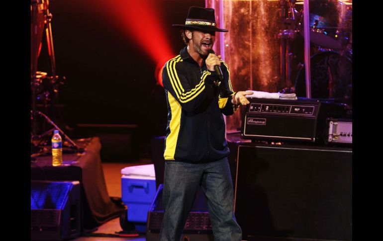 Esta vez el vestuario de Jay Kay no fue tan extravagante. EL INFORMADOR /