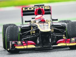 El conductor galo de la escudería Lotus, Romain Grosjean, demuestra su proyección en la máxima categoría del automovilismo mundial. AP /