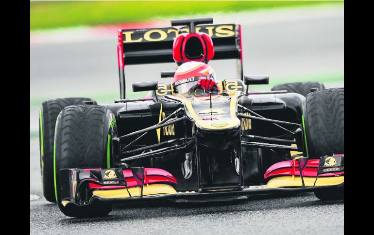 El conductor galo de la escudería Lotus, Romain Grosjean, demuestra su proyección en la máxima categoría del automovilismo mundial. AP /