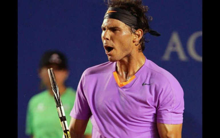 Rafael Nadal celebra su victoria ante Nicolás Almagro, ayer en la semifinal del Abierto Mexicano de Tenis, en Acapulco. EFE /