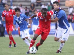 Panamá en juego en que triunfó El Salvador 3-1, en febrero pasado. ARCHIVO /