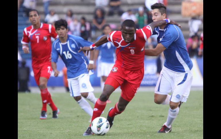 Panamá en juego en que triunfó El Salvador 3-1, en febrero pasado. ARCHIVO /