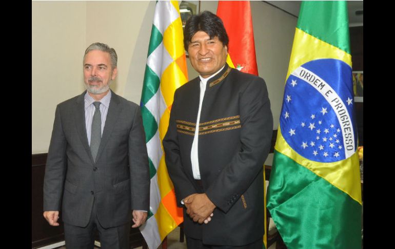 El presidente boliviano, Evo Morales (d), y el canciller brasileño, Antonio Patriota (i), hoy sábado 2 de marzo de 2013. EFE /