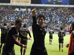 Briseño festeja uno de los goles con los que México venció a El Salvador. AFP /
