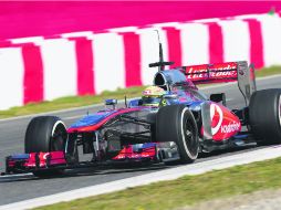 A planear. Sergio Pérez completó los entrenamientos con mucha información, con lo que preparará su debut con McLaren. AFP /