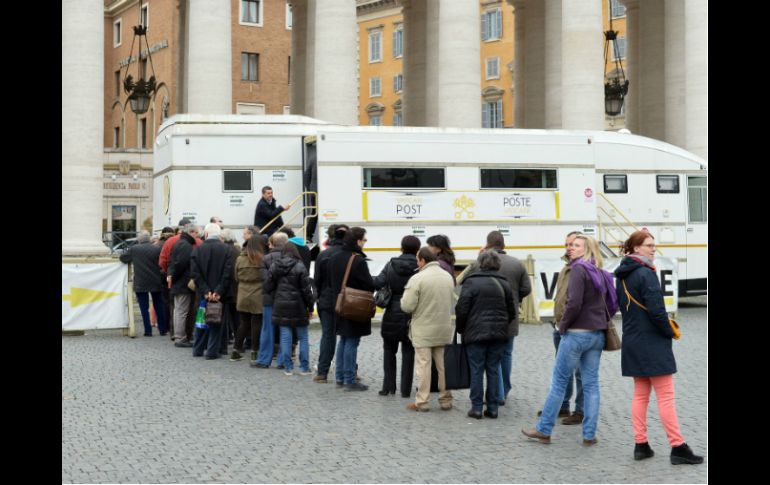 Un ambiente de ''luto sin luto'' envolvió este domingo a los católicos de Roma. ARCHIVO /