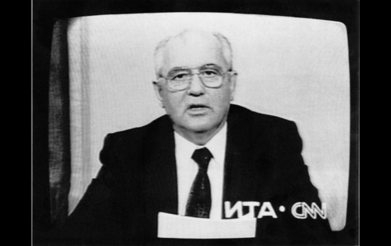 Mijaíl Gorbachov durante su histórica aparición televisiva el 25 de diciembre de 1991. ARCHIVO /