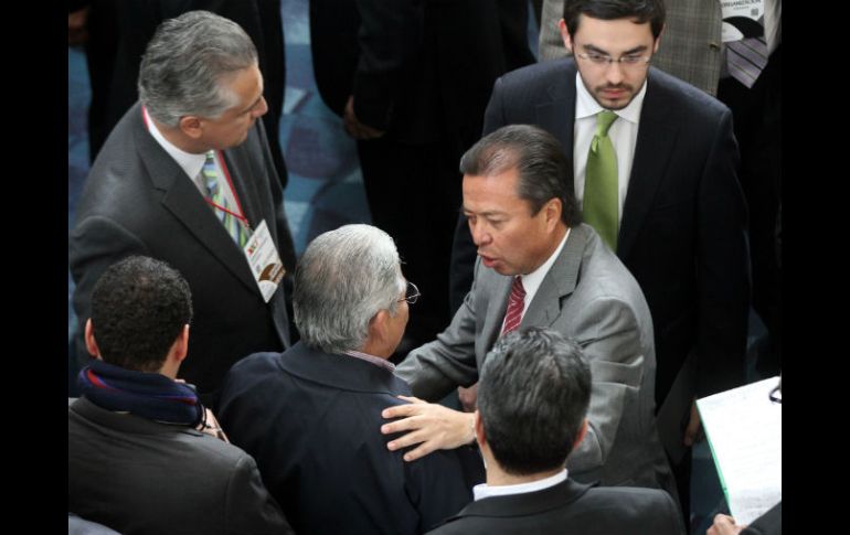 El presidente del CEN del PRI, César Camacho Quiroz (d), durante la 21 Asamblea Nacional. NTX /