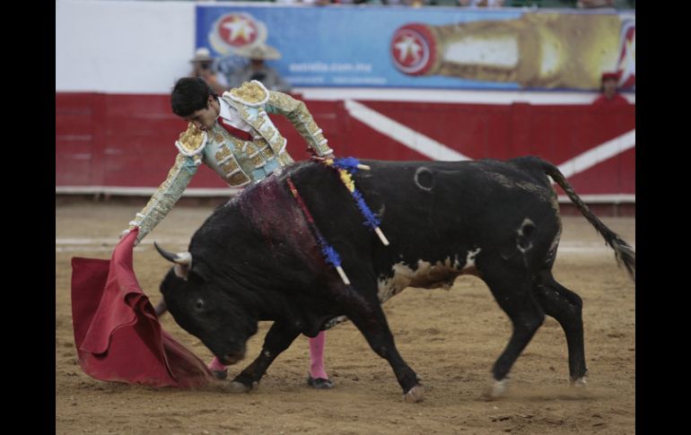 Oliver Godoy se alzó con el tirunfo en la corrida que cerró la temporada en el coso de la Calzada Independencia.  /