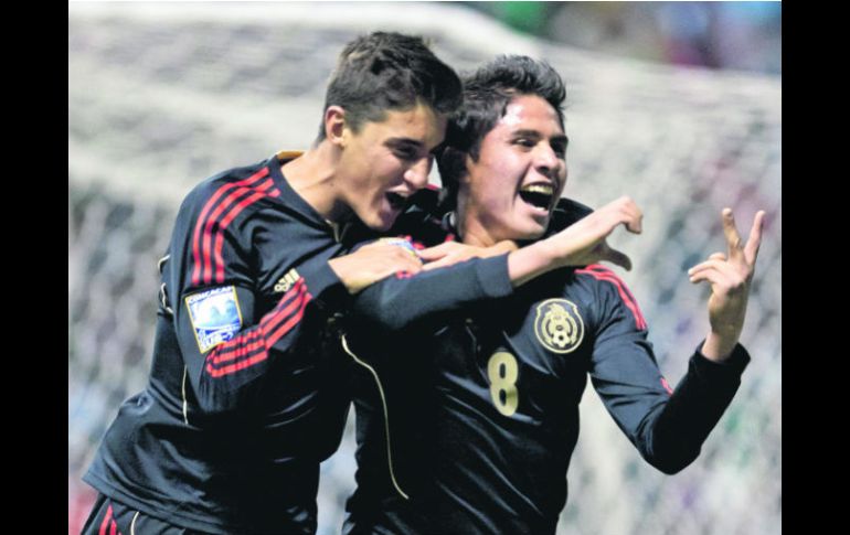 Julio Gómez (8), encaminó la victoria tricolor frente a Estados Unidos con un golazo de media tijera. MEXSPORT /