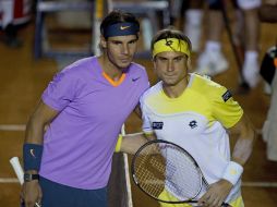 Nadal (izq) quiere volver a la élite mundial tras siete meses fuera por lesión. AFP /