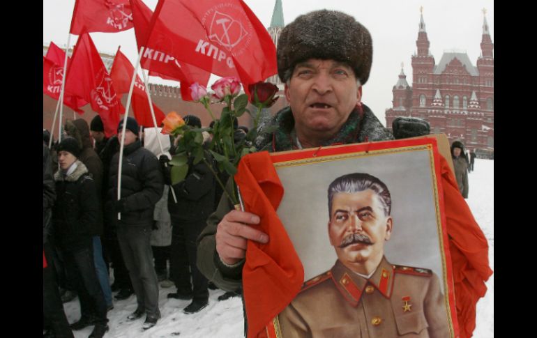 Mañana, dirigentes comunistas acudirán a la Plaza Roja como cada 5 de marzo a su ofrenda floral anual en la tumba de Stalin. AFP /