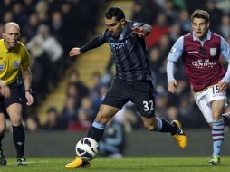 El argentino Carlos Tévez anota el único gol del partido al minuto 45. AP /