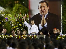 Ortega rinde un homenaje a Chávez frente a miembros de la ALBA y trabajadores del Estado. AP /