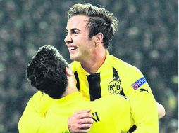 Ya los buscan. Mario Goetze (10) y Robert Lewandowski son pretendidos por los grandes de Europa. EFE /