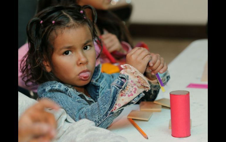 Un ejemplo del uso correcto sería: la FIL realiza talleres para niños cada año. ARCHIVO /