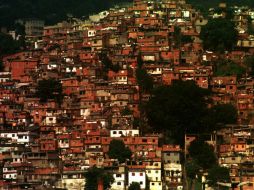 Muchas obras de Bonomí reflejan la tensión vivida. Mientras que en otras realiza homenajes al contexto que la rodea, como las favelas. ARCHIVO /