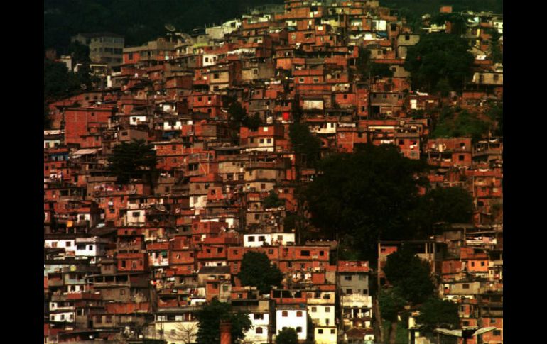 Muchas obras de Bonomí reflejan la tensión vivida. Mientras que en otras realiza homenajes al contexto que la rodea, como las favelas. ARCHIVO /