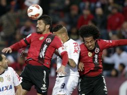 Javier Gandolfi (izq) fue el autor de la victoria de los Xolos. AFP /