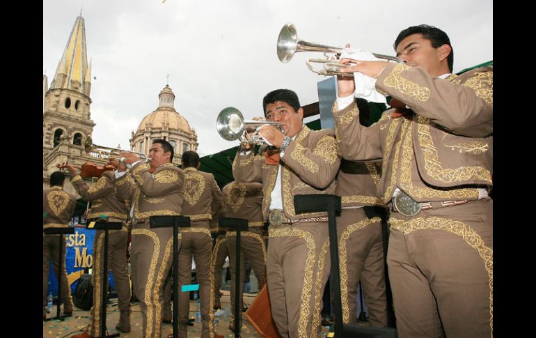 Buscan que los mariachis del mundo obtengan la certificación de que si suenan a mariachi mexicano. ARCHIVO /