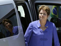 La presidenta brasileña, Dilma Rousseff, acordó con Cristina Fernández cancelar su encuentro en Argentia por la muerte de Chávez. ARCHIVO /