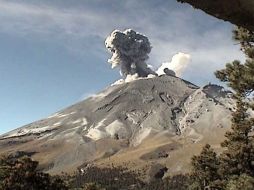 Este jueves el volcán Popocatépetl registró a las 05:07 horas un incremento en el número de exhalaciones. ARCHIVO /