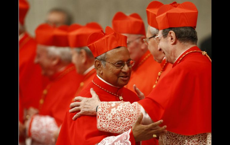 Los cardenales vuelven a reunirse la mañana de este viernes. AP /