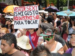 Un ejemplo podría ser: muchas mujeres sufren acoso laboral en sus trabajos. ARCHIVO /