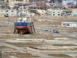 El barco pesquero de 330 toneladas ''Kyotoku Maru'' todavía encallado a dos años del tsunami de japón. AFP /