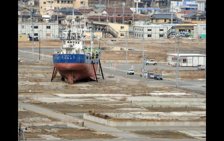 El barco pesquero de 330 toneladas ''Kyotoku Maru'' todavía encallado a dos años del tsunami de japón. AFP /